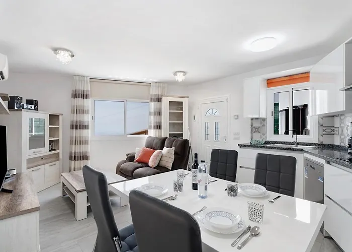 Апартаменти Rincon De Hernandez By Paramount Holidays Адехе